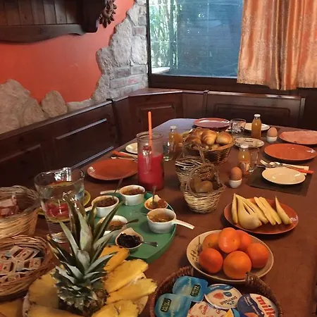 לינה וארוחת בוקר Etna House