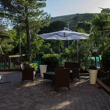 Etna House לינה וארוחת בוקר 3*