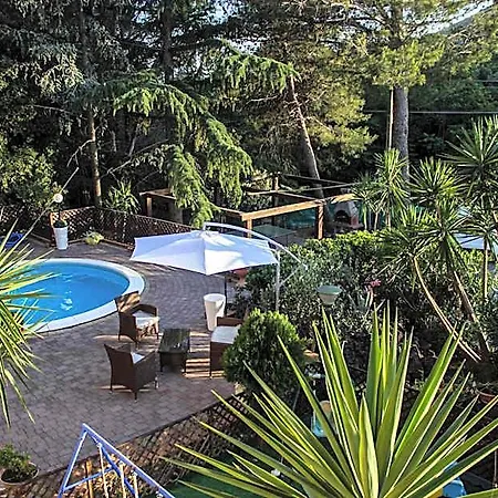 Etna House 3*