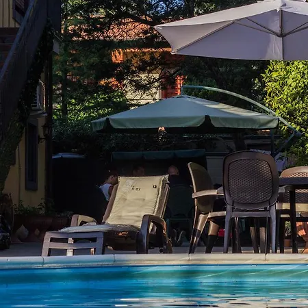 Alojamento de Acomodação e Pequeno-almoço Etna House 3*